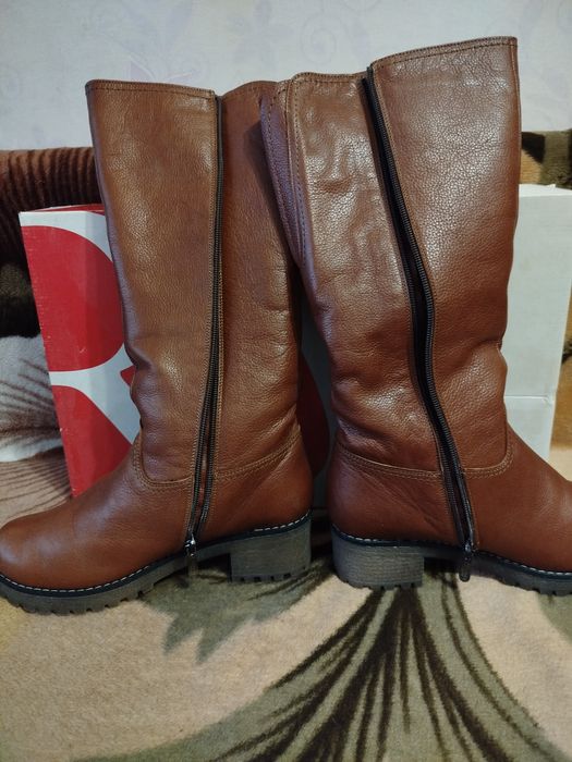 Шкіряні чоботи на хутрі р.40