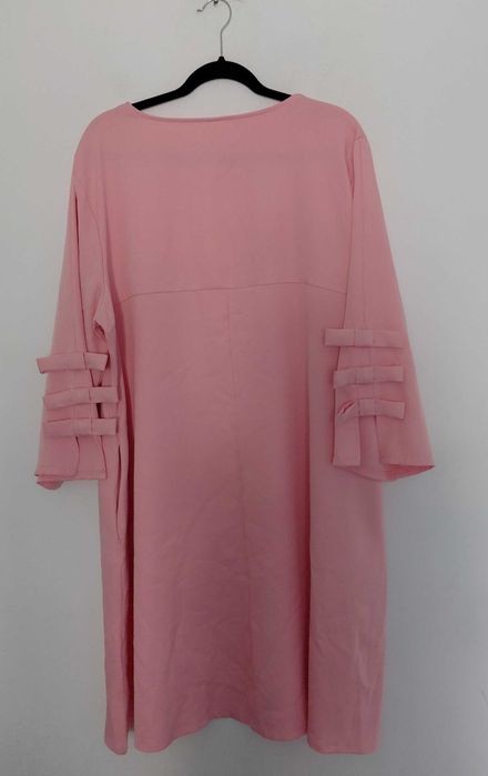 Jasnoróżowa trapezowa sukienka midi oversize kokardy 3XL