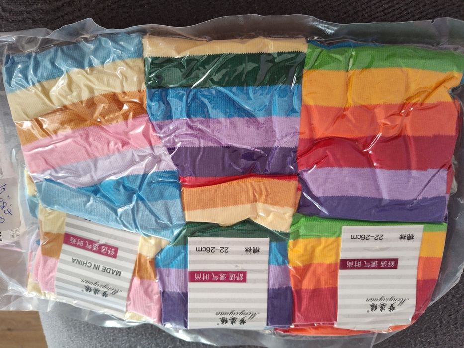 Tęczowe długie zakolanówki