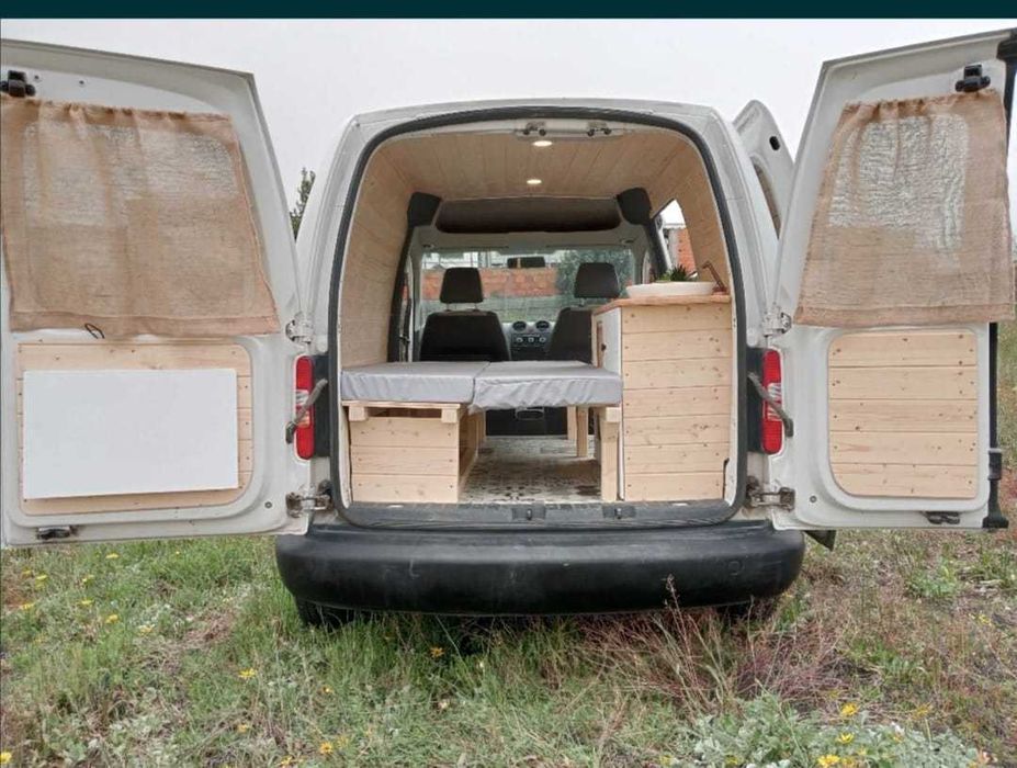 Volkswagen Caddy 2010 – Mini Camper equipada e pronta a viajar