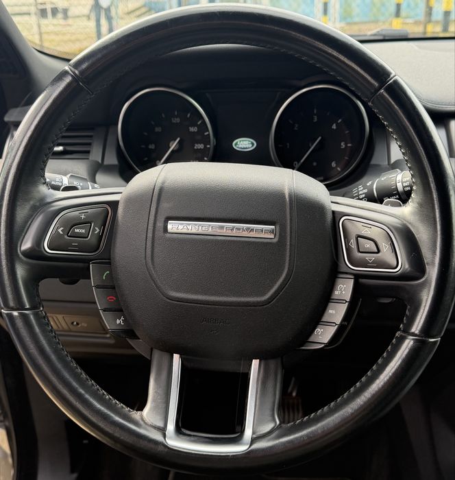 Land Rover Evoque Aut Skyview Edition.