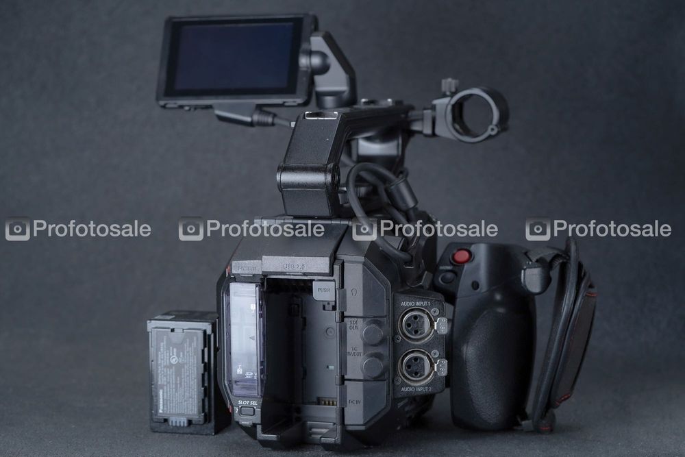 Відеокамера Panasonic AU-EVA1