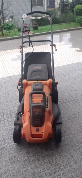 Corta relva a bateria