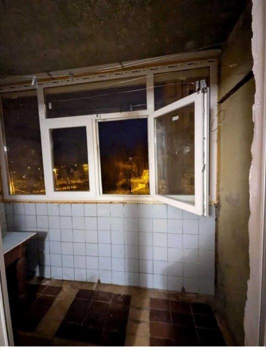L Продам  4 комнатную квартиру на Залютино