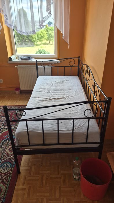 Łóżko   metalowe