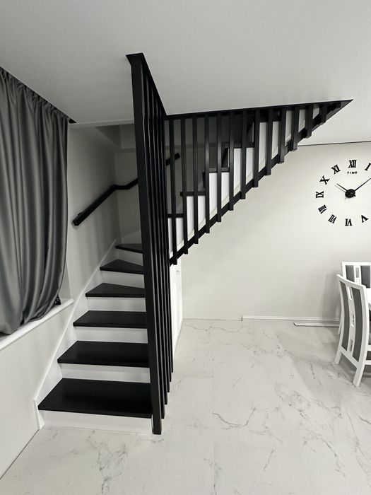 Виготовлення деревʼяних сходів з бука, ясеня, і дуба.