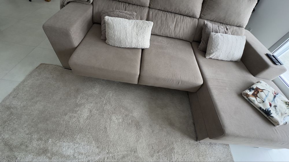 Sofá semi-novo, design moderno, chaise longue