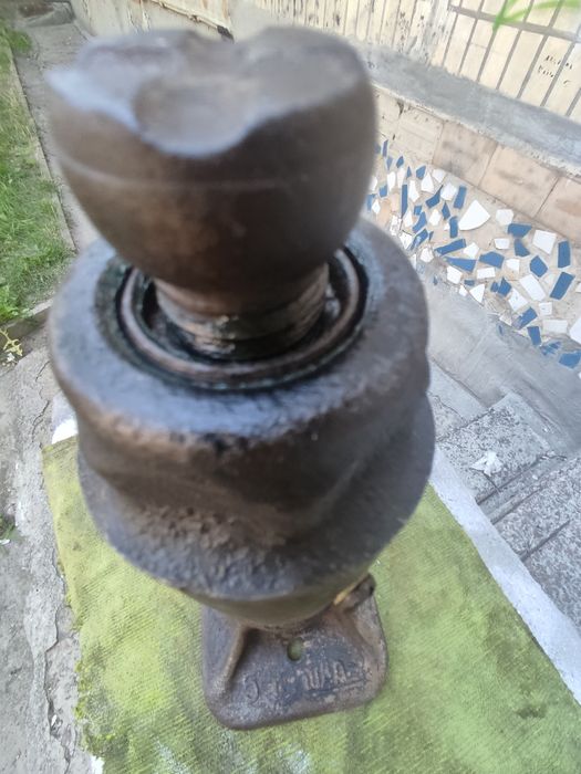 Продам автомобільний домкрат 5 .т