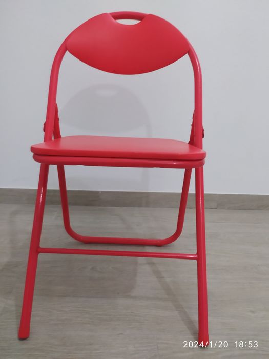 Cadeira vermelha desdobrável