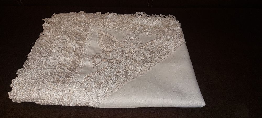 Велика розкішна скатертина