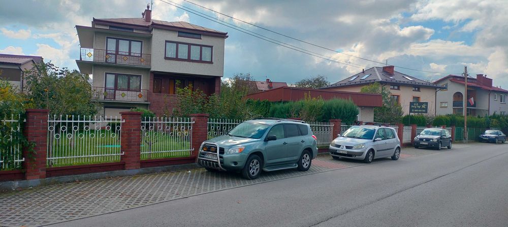 Do sprzedania dom z garażem oraz pawilonem handlowo-usługowym w Nisku