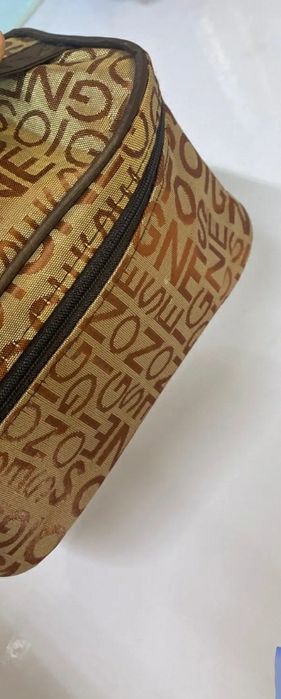 Kosmetyczka z lusterkiem