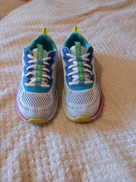 Кроссовки skechers 35,5.  Кросівки на дівчинку