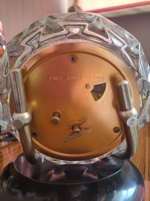 Часы настольные.