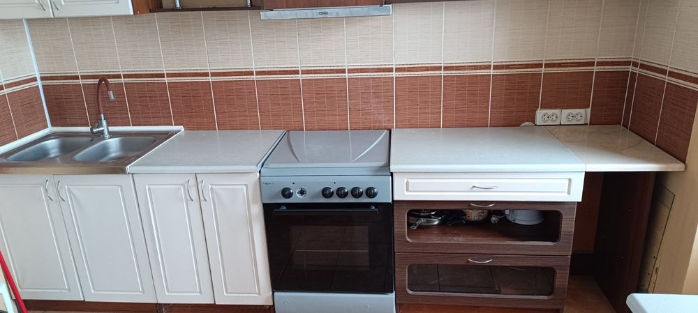 Продам кухню з витяжкою і мойкою