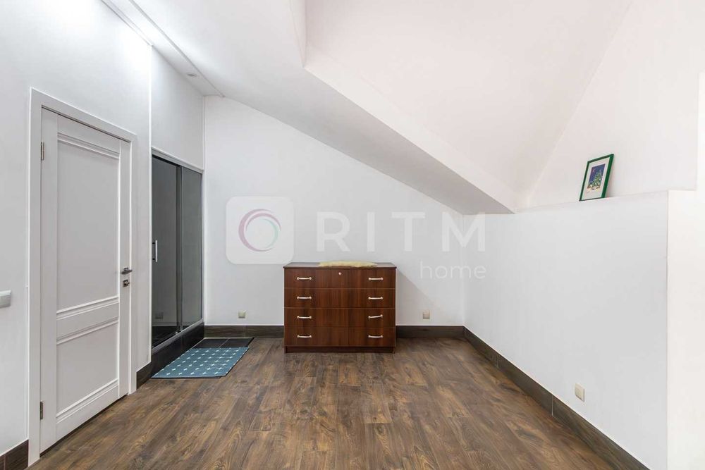 Оренда стильного напівособняка в самому центрі міста