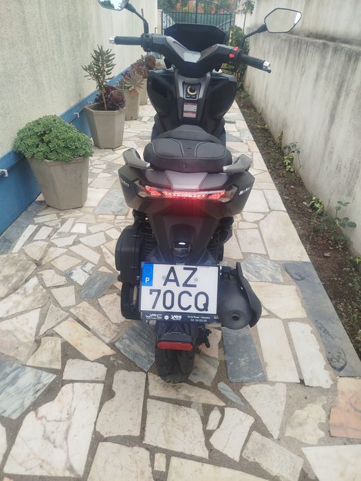 Vendo Mota 125 cc com ap nas 3846km vendo por não usar apenas fez ainda a 1 revisão e é de garagem
