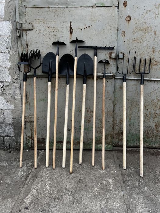 Лопати, граблі, вила та інше б/у