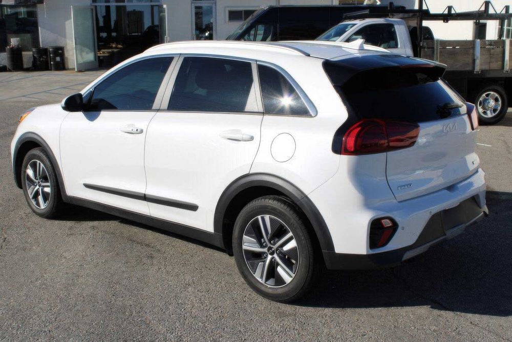 Kia Niro EX Premium      2022