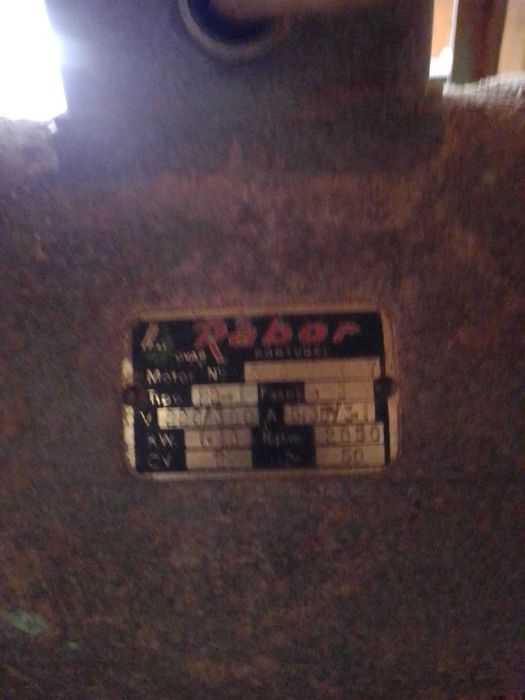 Serra rotativa de corte para marcenaria.