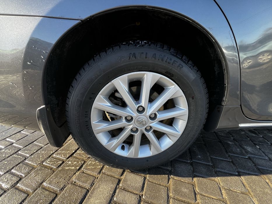 Офіційна Toyota Camry 2.5 бензин