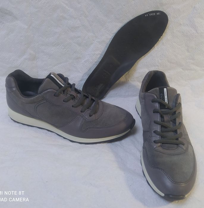 Шкіряні кросівки ecco з замшевими вставками, 40р., устілка - 27см.