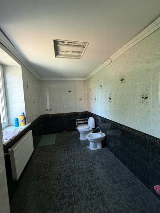Продам 2-х  поверховий будинок в центрі міста