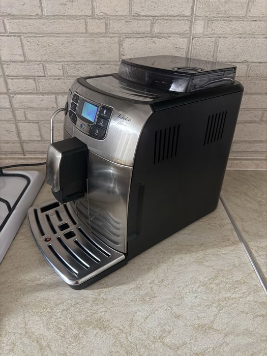 Кавоварка Saeco Intelia Deluxe HD8904