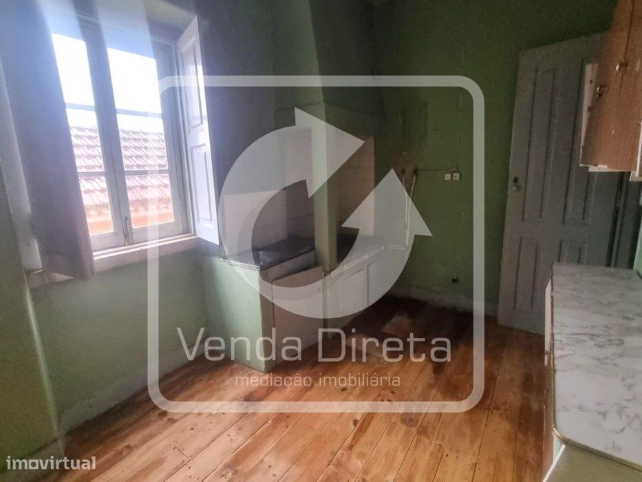 Prédio Urbano de Utilização Mista com Potencial Habitacional e Come...