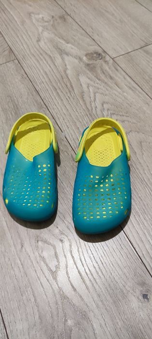 Krokus Sandały klapki gumowe na plażę rozmiar 28