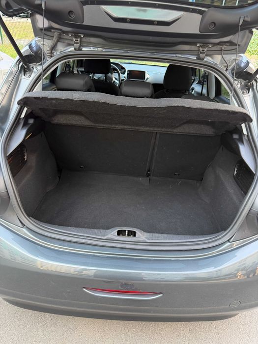 Peugeot 208 2016 Продам