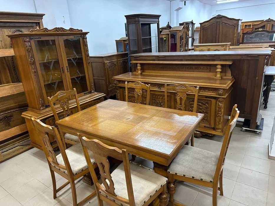 Zestaw mebli rzeźbionych - witryna, komoda, stół + 6 krzeseł.