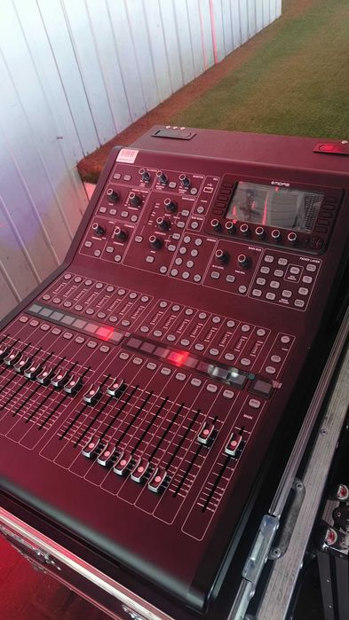 Mikser cyfrowy MIDAS M32R+Case