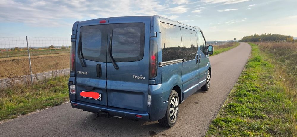 Renault trafic 9 osobowy