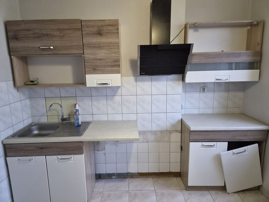 Meble kuchenne + okap i karnisze
