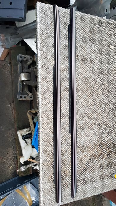 Mercedes W220 Listwa zgarniająca tył Lewa Prawa