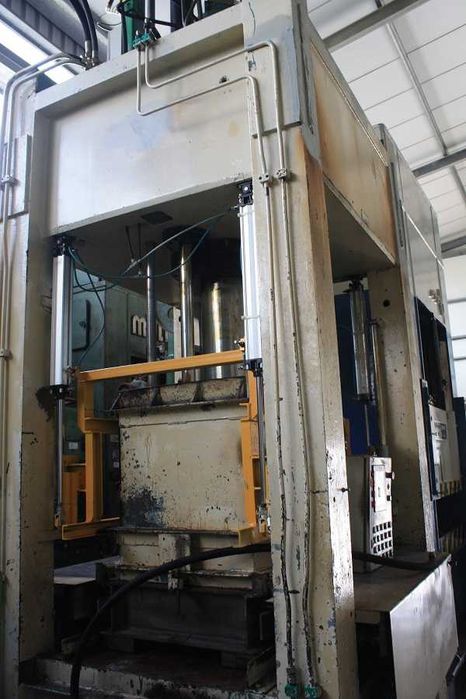 Mavipal | Prensa de moldar e desmoldar