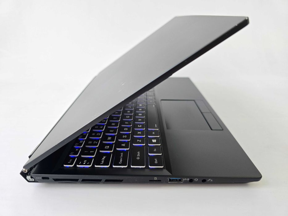 Ноутбук Clevo 15 i7 10875H/RTX 2080 Super/RAM 16GB/SSD 256GB/144Hz