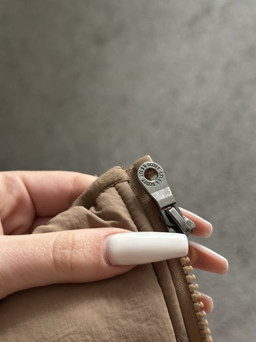 Безрукавка Бежева Lyle&Scott