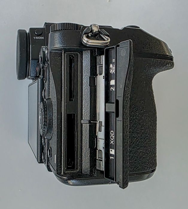 Panasonic Lumix S1R + 3 Baterias — Excelente Estado