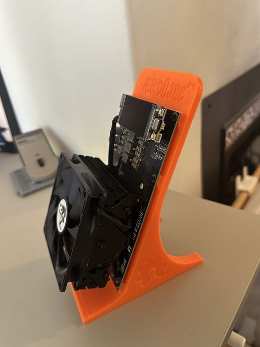 NerdQaxe++ 4.8 TH/s Bitcoin Miner