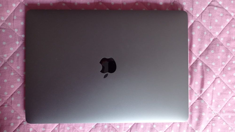 MacBook Pro 13437638681110794242