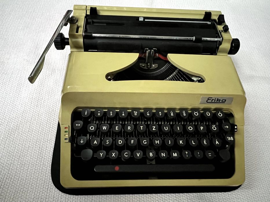 Máquinas de escrever marca ERIKA / marca BROTHER