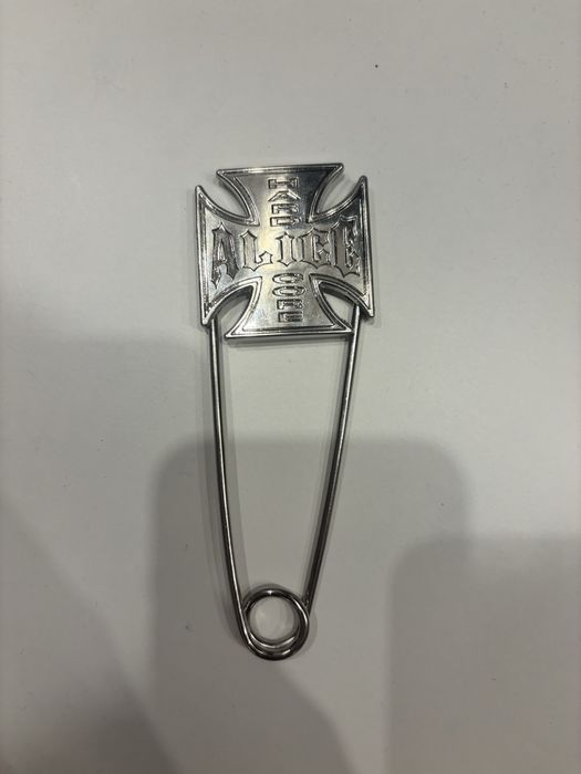 пін alice hollywood pin