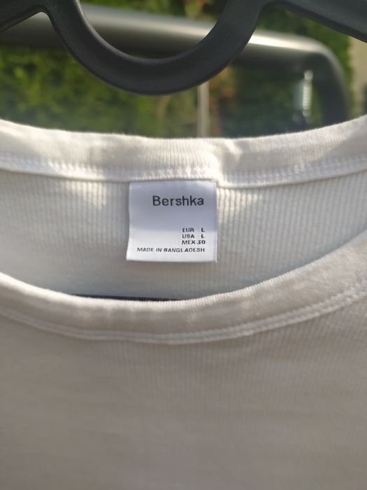 Biały top BERSHKA rozm. L