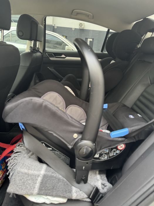 Дитяче автокрісло chicco для малюків 0-6 місяців