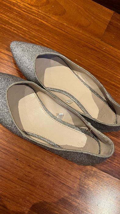 Sabrinas douradas brilhantes da Lefties