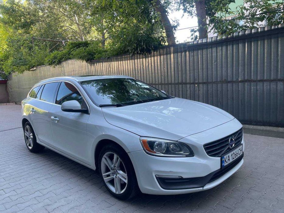 Volvo V60 2.0 бензин