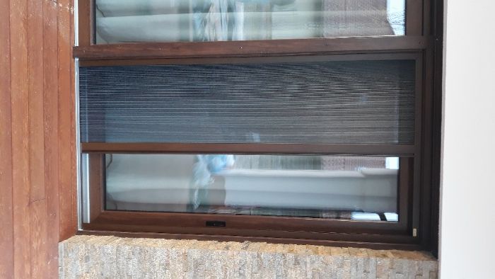 Moskitiery okienne, drzwiowe, rolowane, siatki na komary, rolety