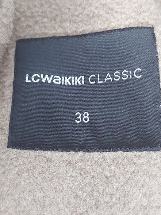 Красиве демісезонне жіноче пальто